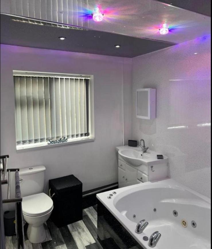 Sea View Apartment Large Balcony Whirlpool Bath 2 Bedrooms Sky Glass Tv Bridlington Eksteriør billede